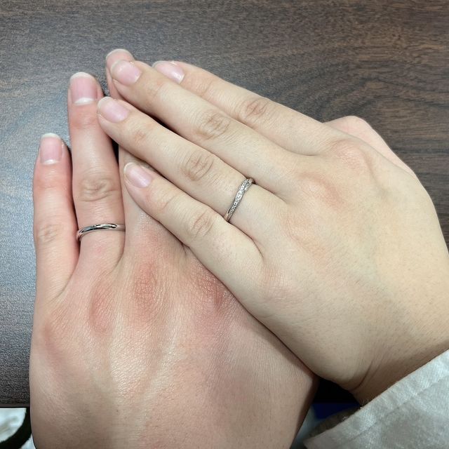 【銀座ダイヤモンドシライシの口コミ】 何個も試着しましたが指輪の形がストレートではなく右側に斜めに上がって…