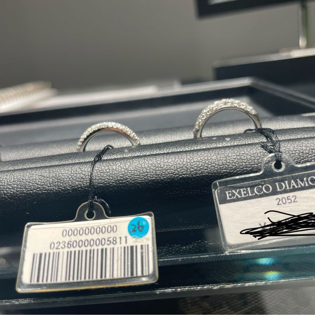 【エクセルコダイヤモンド(EXELCO DIAMOND)の口コミ】 とにかく華やかで、小さなダイヤモンドが敷き詰められたパヴェリングが可…