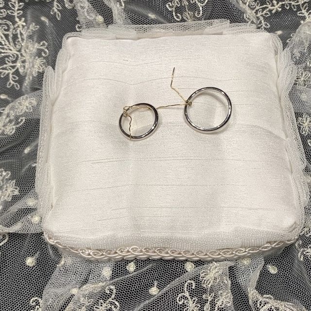 【ケイウノ ブライダル(K.UNO BRIDAL)の口コミ】 シンプルながら、金糸が一筋入るデザインと、製作過程で自分達も手を加え…