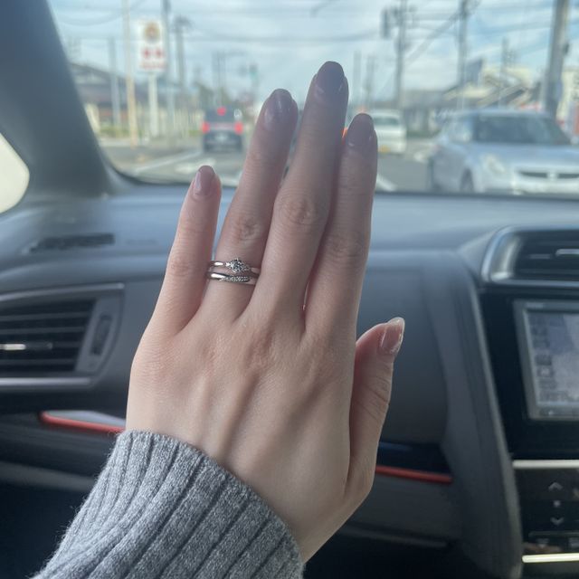 【ROYAL ASSCHER(ロイヤル・アッシャー)の口コミ】 色んなブランドと比較して行った時に、ダイヤモンドの輝きが一番綺麗だと…