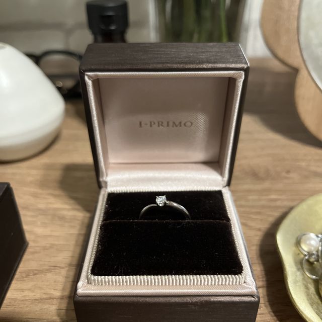 【アイプリモ(I-PRIMO)の口コミ】 シンプルなデザインだがダイヤが光り、特別感を感じました。特別な日だけ…