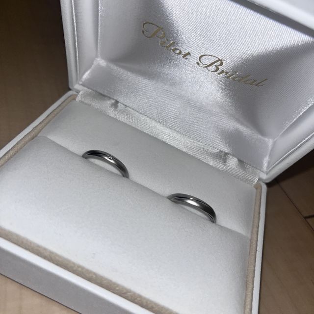 【PILOT BRIDAL(パイロットブライダル)の口コミ】 艶消しがとても可愛くて真ん中のダイヤモンドが凄く目立ちます！
周りの人…