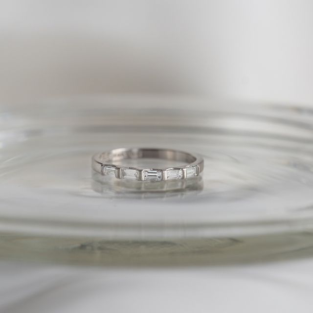 【Cayof(カヨフ)の口コミ】 シンプルかつ綺麗なデザインに一目惚れしました
立体的なダイヤの台が付い…