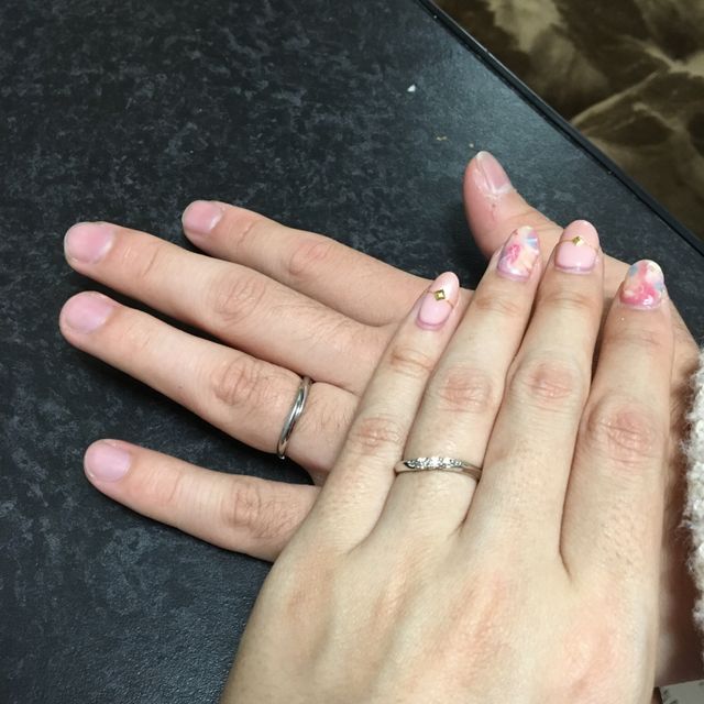 【銀座ダイヤモンドシライシの口コミ】 1番指が綺麗に見える指輪だったから
メンズの方はデザインのウェーブがか…