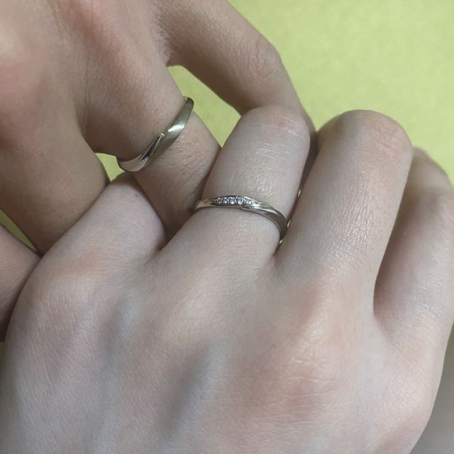 【Disney The Little Mermaid（ディズニー リトル・マーメイド）の口コミ】 普段アクセサリーをつけない私には、キラキラし過ぎず斜めにキラリとした…