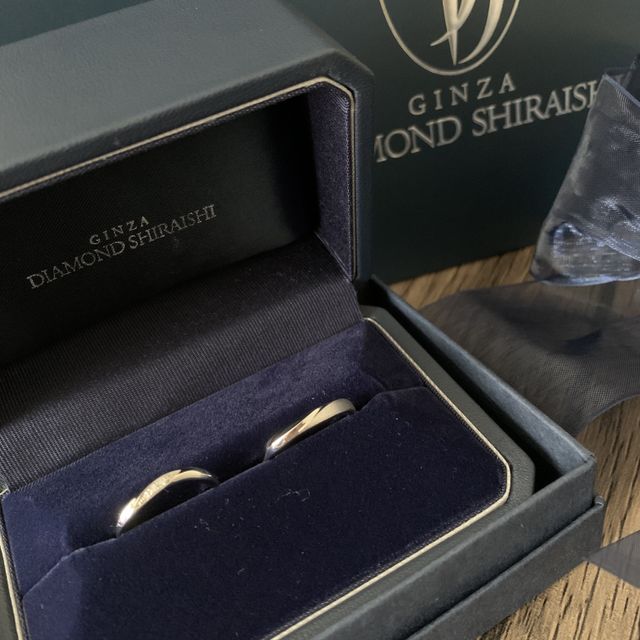 【銀座ダイヤモンドシライシの口コミ】 指が綺麗に見えるウェーブ型のデザインにしていただきました。ダイヤモン…