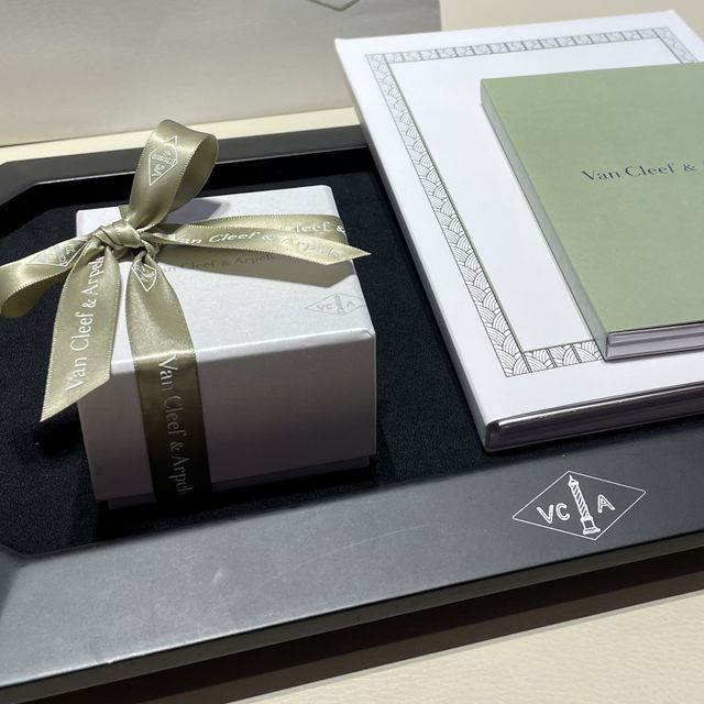 【ヴァン クリーフ＆アーペル(Van Cleef & Arpels)の口コミ】 定番のパヴェタイプの指輪で探していましたが、デザイン、太さ、厚み、着…