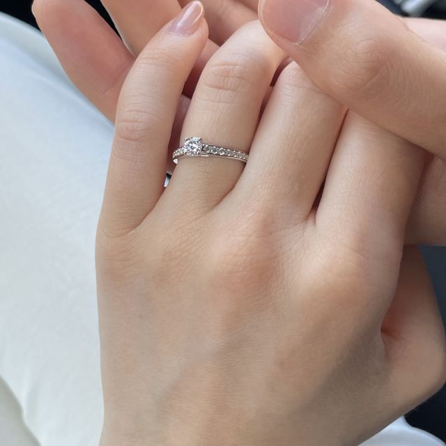 【ヴァン クリーフ＆アーペル(Van Cleef & Arpels)の口コミ】 定番のパヴェタイプの指輪で探していましたが、デザイン、太さ、厚み、着…