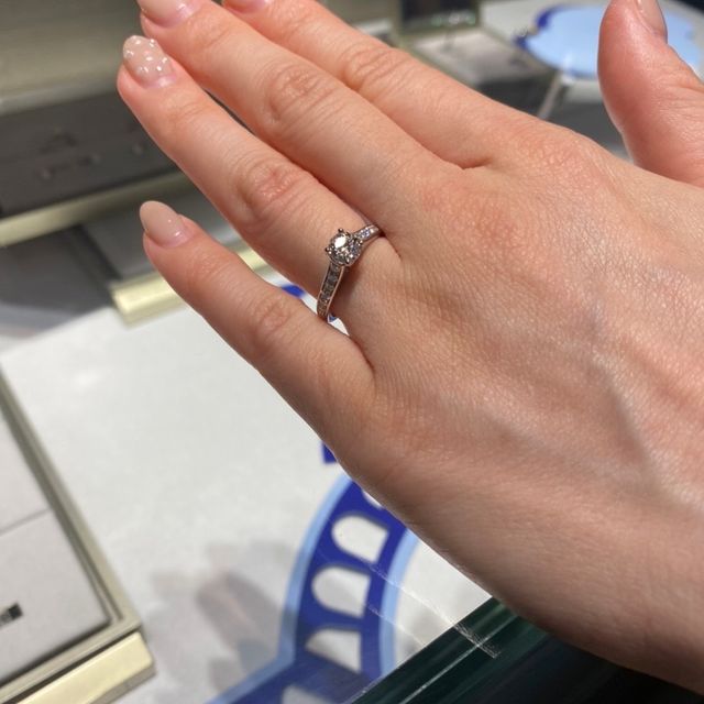 【ヴァン クリーフ＆アーペル(Van Cleef & Arpels)の口コミ】 定番のパヴェタイプの指輪で探していましたが、デザイン、太さ、厚み、着…