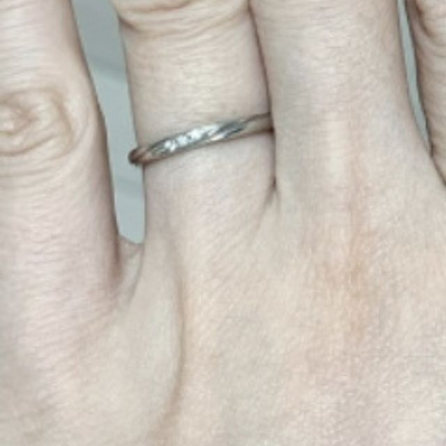 【アイプリモ(I-PRIMO)の口コミ】 ダイヤモンドが複数ついており、斜めのラインが入っているデザインをさが…