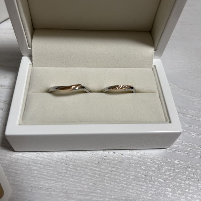 【IDEAL Plus fort(アイデアルプリュフォール)の口コミ】 毎日着けることを考えて、丈夫な素材、デザインであるこちらの指輪を選び…