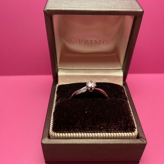 【アイプリモ(I-PRIMO)の口コミ】 着けた時のデザインと横にもダイヤをあしらっているので、横から見た時の…