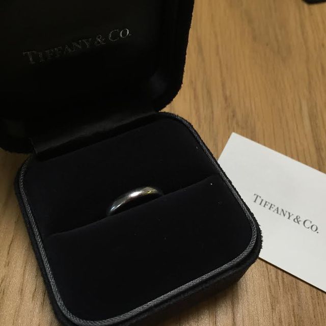【ティファニー(Tiffany & Co.)の口コミ】 シンプルなデザインで、毎日着けていても飽きが来ない事と、着け心地が良…