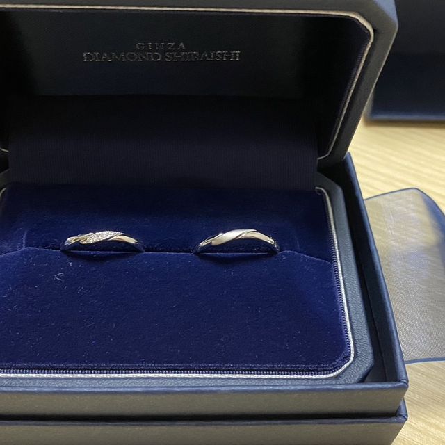 【銀座ダイヤモンドシライシの口コミ】 彼からもらった婚約指輪と同じシリーズにしました。
サプライズで婚約指輪…