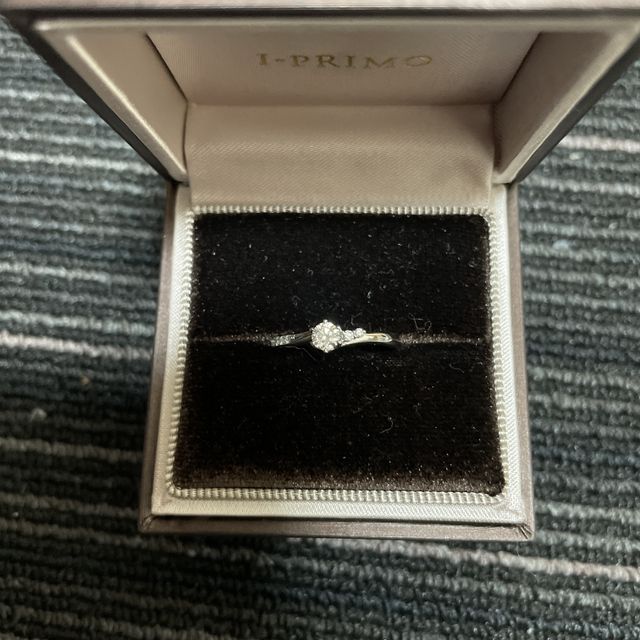 【アイプリモ(I-PRIMO)の口コミ】 指輪のデザインがたいへんよく、とても気にりました。
特にリングのデザイ…