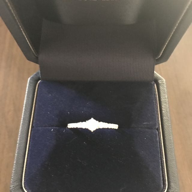 【銀座ダイヤモンドシライシの口コミ】 デザインがすごく可愛らしく、豪華なのに派手にならなくてとても良かった…