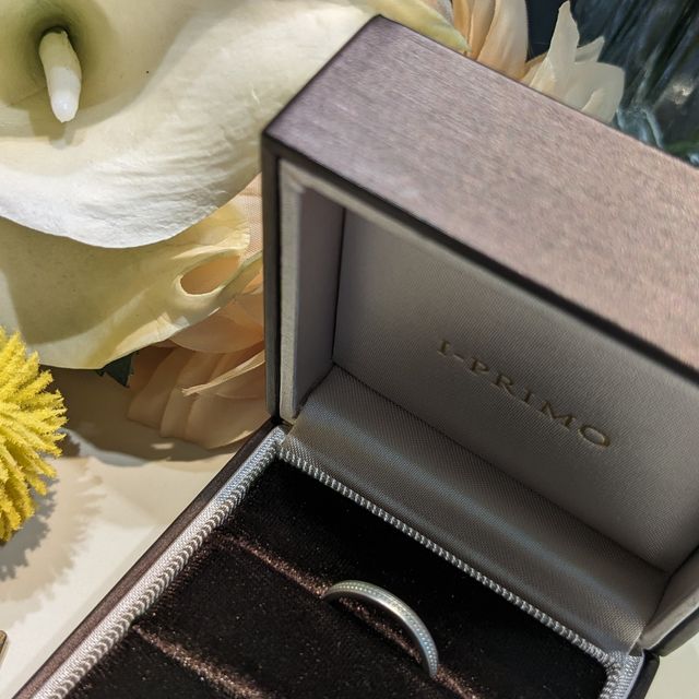 【アイプリモ(I-PRIMO)の口コミ】 定番のシンプルなものではつまらないと思い、ダイヤが5つ並んだデザインの…