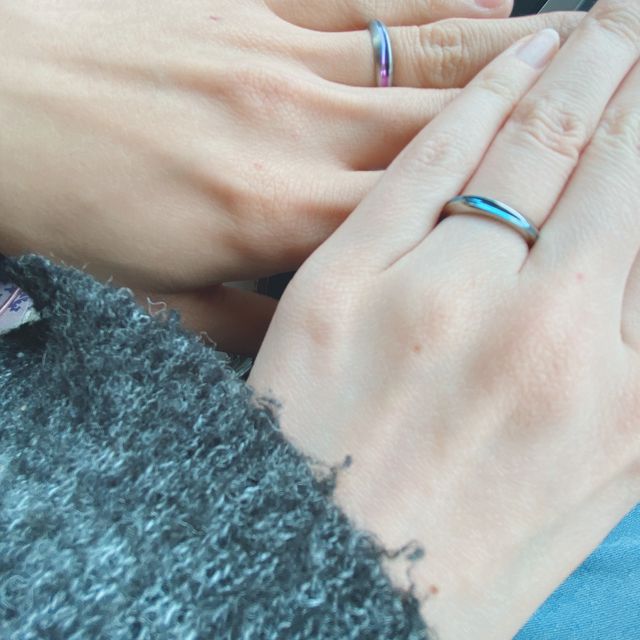 【SORA(ソラ)の口コミ】 【指輪のデザインについて】
ただのシルバーの指輪ではなく沢山の色の中か…