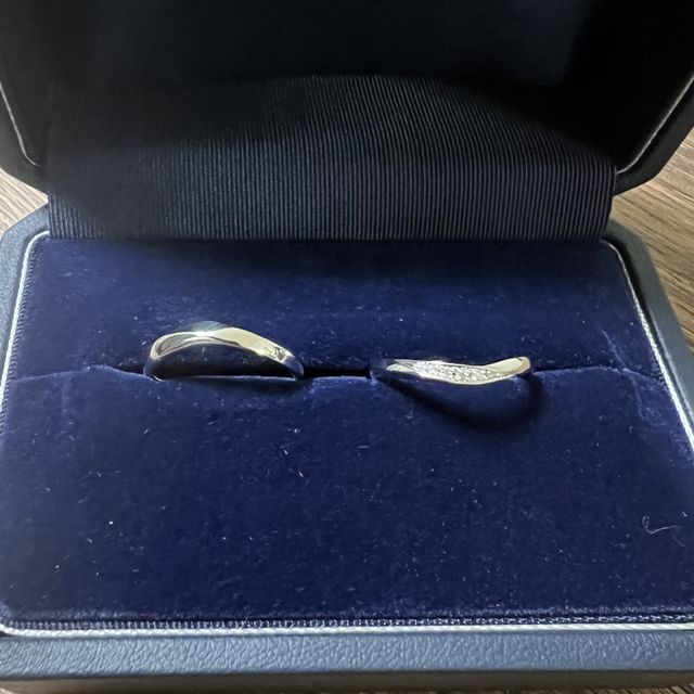 【銀座ダイヤモンドシライシの口コミ】 シンプルかつデザイン性のある形でとても気に入りました。他の人があまり…