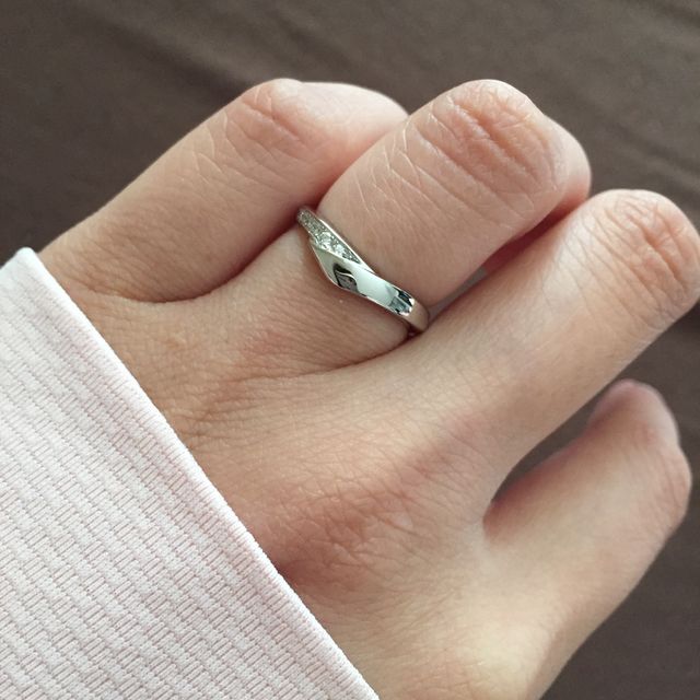 【俄(にわか)の口コミ】 ダイヤ有りが希望だったが、あまりキラキラしていない、控えめなものにし…