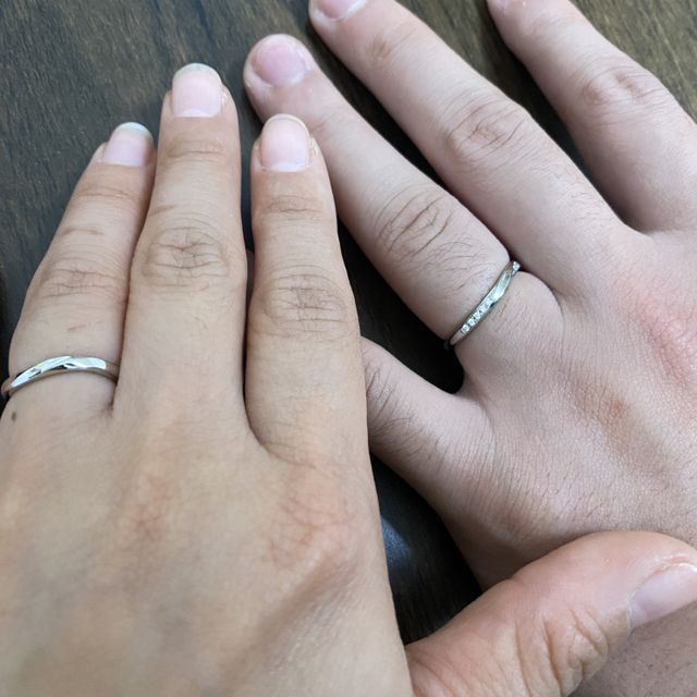 【アイプリモ(I-PRIMO)の口コミ】 新郎の指輪は、男性用ではなく、女性用の指輪をサイズアップしたもの。ダ…