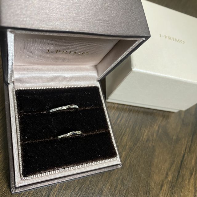 【アイプリモ(I-PRIMO)の口コミ】 新郎の指輪は、男性用ではなく、女性用の指輪をサイズアップしたもの。ダ…