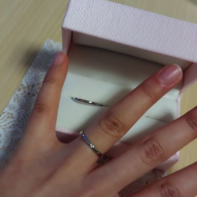 【Petit Marie(プチマリエ)の口コミ】 シンプルで飽きがこないデザインだったため。
リングのデザインから石の数…