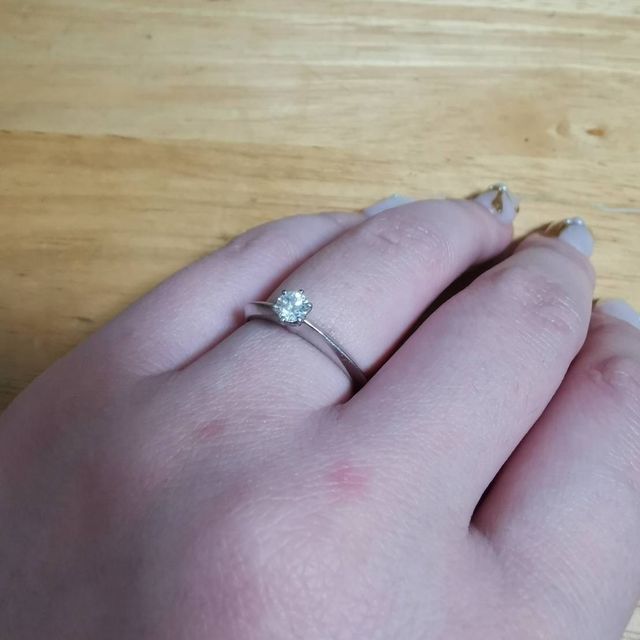 【ティファニー(Tiffany & Co.)の口コミ】 プラチナ素材の指輪で探していて、ずっと憧れだったティファニーの店で試…