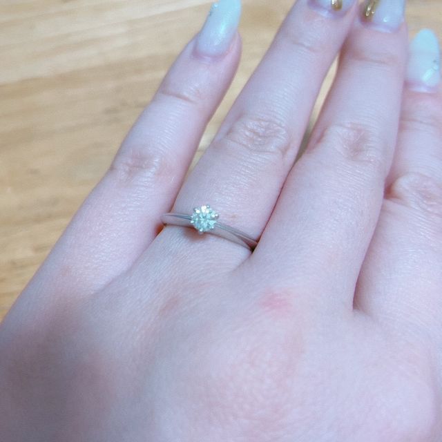 【ティファニー(Tiffany & Co.)の口コミ】 プラチナ素材の指輪で探していて、ずっと憧れだったティファニーの店で試…