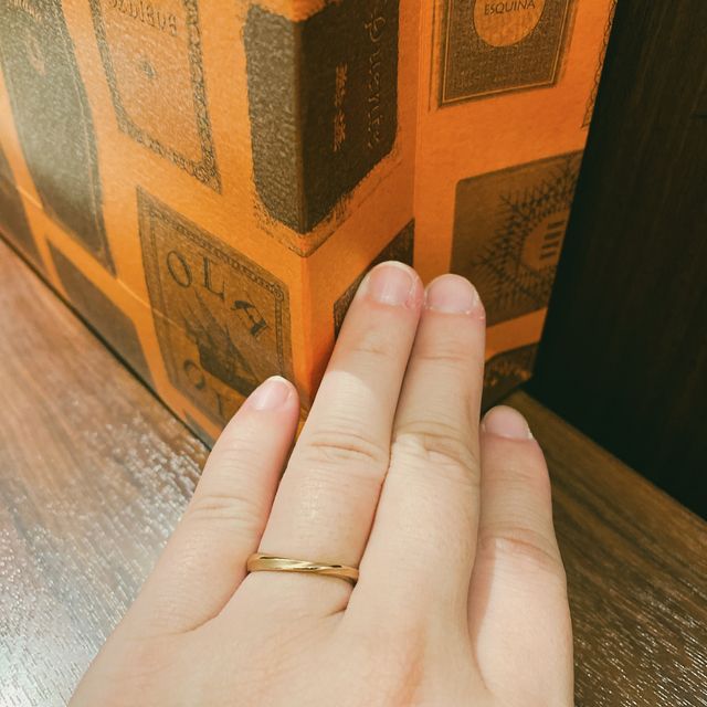 【PORTADA(ポルターダ)の口コミ】 指を綺麗に見せてくれるウェーブのデザインがとても素敵です。
万人の指に…