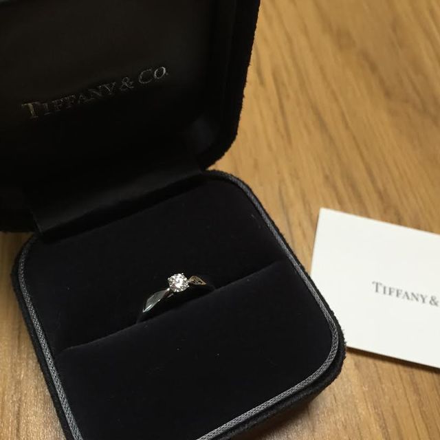 【ティファニー(Tiffany & Co.)の口コミ】 人気の型だった事と、派手すぎず普段でも着けられることです。ちょっとし…