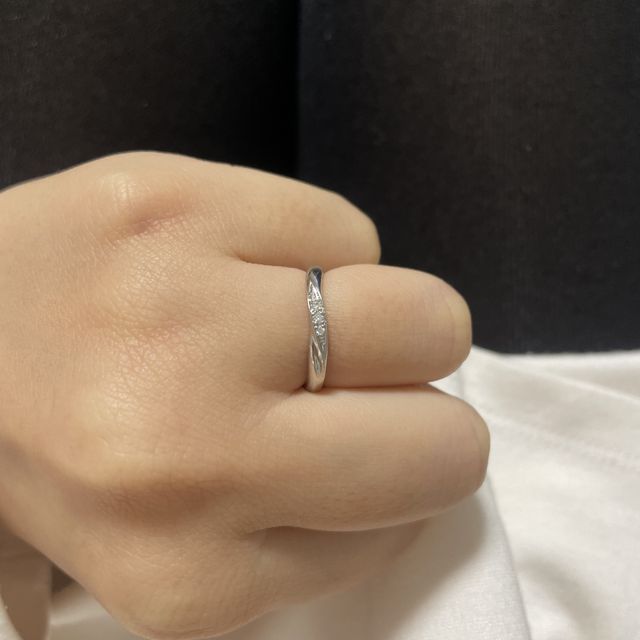 【銀座ダイヤモンドシライシの口コミ】 デザインがシンプルで可愛いです。
男性の指輪は他の指輪と違ってダイヤモ…