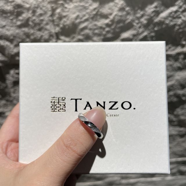 【TANZO.(鍛造指輪)の口コミ】 鍛造製法で強度がかなり高く、フルオーダーなのでこだわりを全て反映させ…