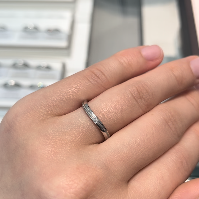 【アイプリモ(I-PRIMO)の口コミ】 水かきが広いようで、S字カーブの指輪の方が試着した際にしっくりきました…