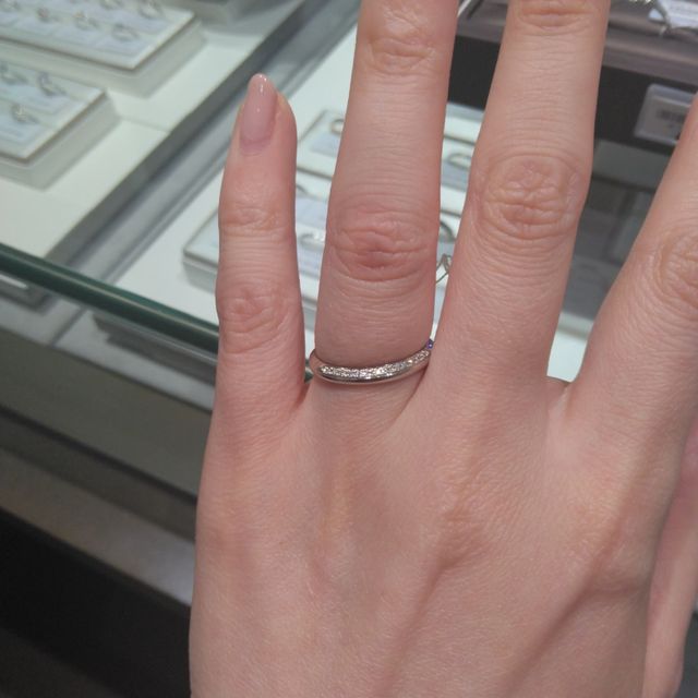 【アイプリモ(I-PRIMO)の口コミ】 幅があり、年齢を重ねても着け続けられる指輪です。二層になっており、そ…