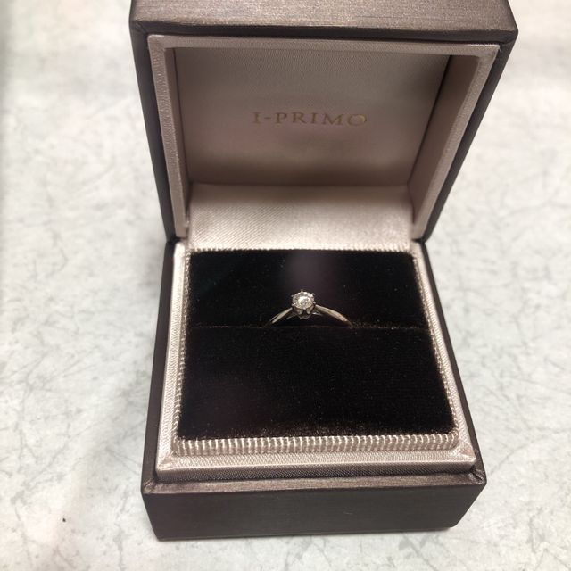 【アイプリモ(I-PRIMO)の口コミ】 シンプルですが綺麗でどんな服装にも合います。またダイヤがより綺麗に見…