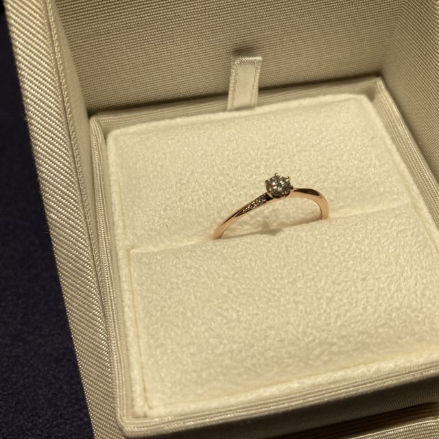 【ENUOVE(イノーヴェ)の口コミ】 シンプルながらにラインストーンとダイヤが繋がっているのでどんなシーン…