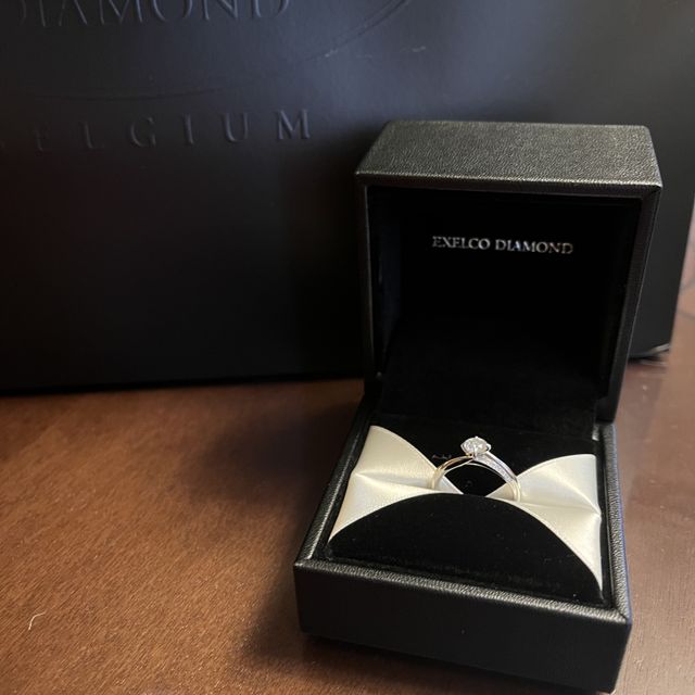 【エクセルコダイヤモンド(EXELCO DIAMOND)の口コミ】 指輪を横から見るとダイアの先が綺麗に尖って見えるところがお気に入りで…