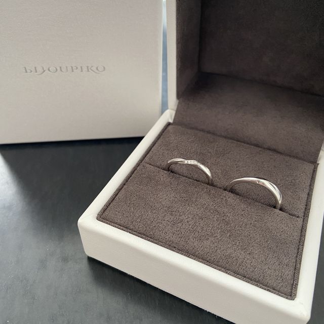 【Galopine & Galopin(ガロピーネガロパン)の口コミ】 綺麗なウェーブが特徴的でどこから見てもダイヤがキラキラして見えて綺麗…