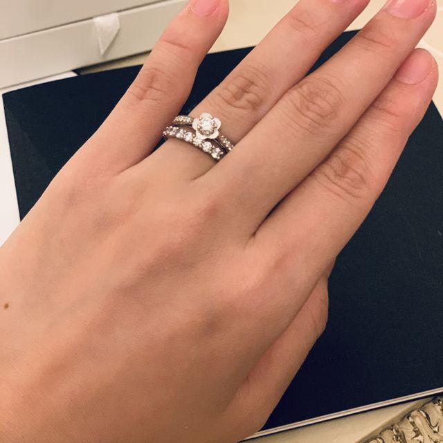 【シャネル(CHANEL)の口コミ】 とにかくダイヤの台座がカメリア の花の形を模していて、とてもかわいい上…