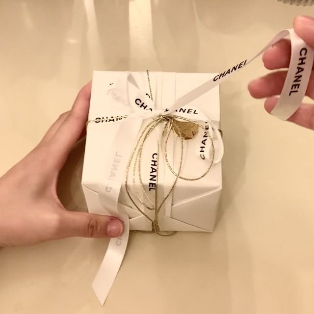 【シャネル(CHANEL)の口コミ】 とにかくダイヤの台座がカメリア の花の形を模していて、とてもかわいい上…