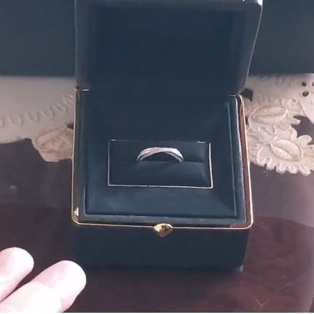 【グラフ(GRAFF)の口コミ】 ねじりのデザインを取り入れたフルエタニティです。
このリングの素晴らし…