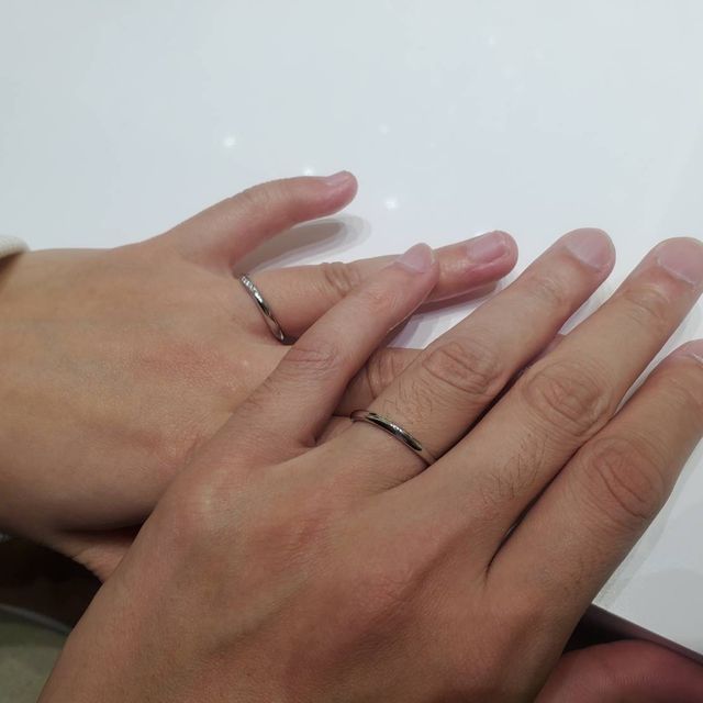 【4℃ BRIDAL(ヨンドシーブライダル)の口コミ】 デザインがシンプルで可愛い。指輪の形は日本人の指の形に沿って作られた…