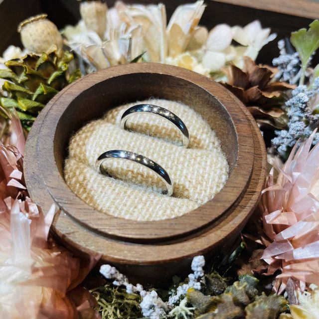 【鎌倉彫金工房の口コミ】 シンプルなデザインなので飽きがこないと思います。また何時間もかけて作…