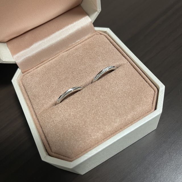 【TRECENTI(トレセンテ)の口コミ】 女性用は、細めのフレームに、ダイヤモンドのラインが斜めに入ったデザイ…