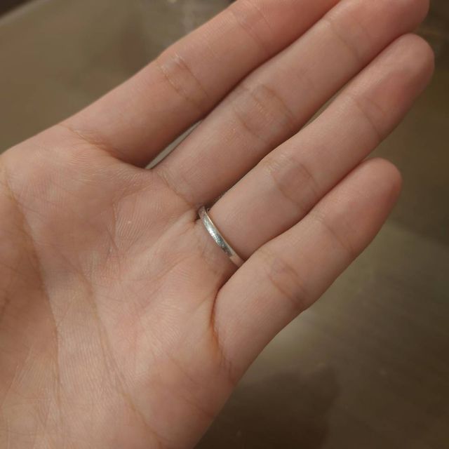 【カルティエ(Cartier)の口コミ】 滑らかで緩やかなV字型で、曲線がきれいです。
付け心地がとても良く、何…