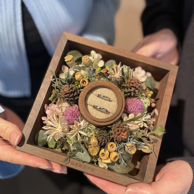 【鎌倉彫金工房の口コミ】 シンプルなものが良かったので、見た目も満足です。内側には誕生石を入れ…