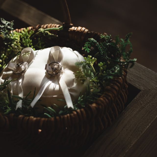 【ティファニー(Tiffany & Co.)の口コミ】 中心がカーブしていて指が細く見えるところがお気に入りです。シンプルな…