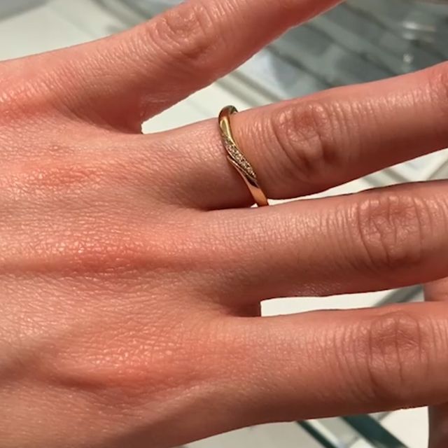 【アイプリモ(I-PRIMO)の口コミ】 イエローゴールドのノクターナルは肌に馴染むようなゴールドなので、肌の…