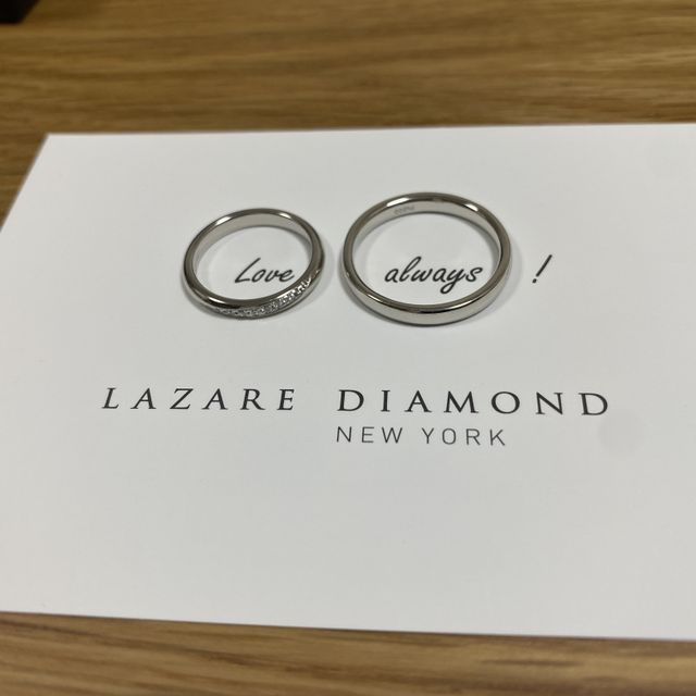 【ラザール ダイヤモンド(LAZARE DIAMOND)の口コミ】 シンプルなデザインでありながら、ダイヤが輝いているためエレガントさも…